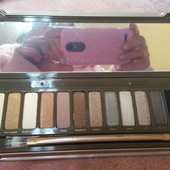 *ONE Left* NIB Urban Decay Naked 2 Shadow Palette - Picture 5 of 8